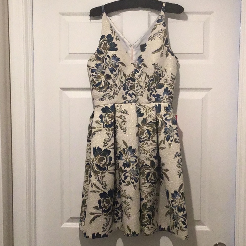 NWT Xscape size 4 brocade dress
